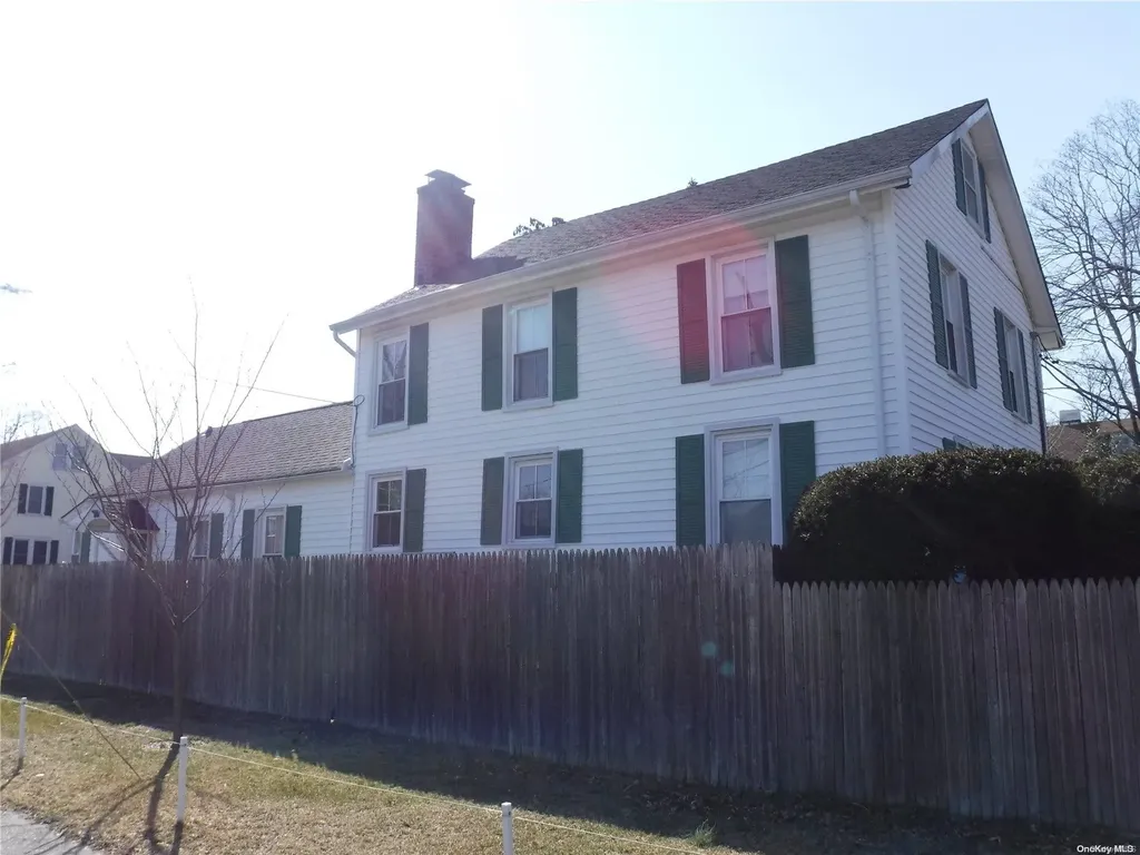73 Park Row Lawrence NY 11559