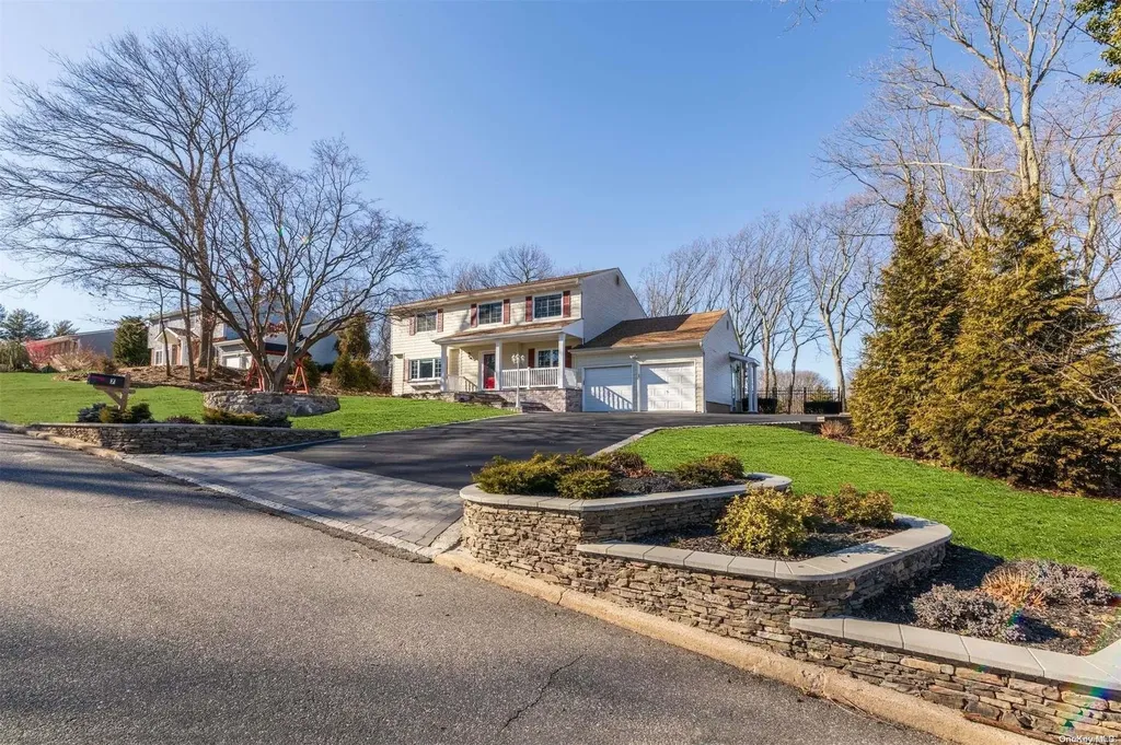 7 Lyn Oak Lane Kings Park NY 11754