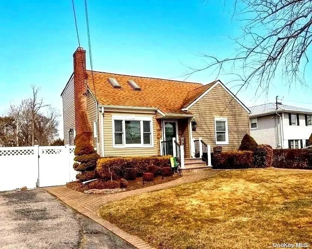 21 Ryan Street West Islip NY 11795