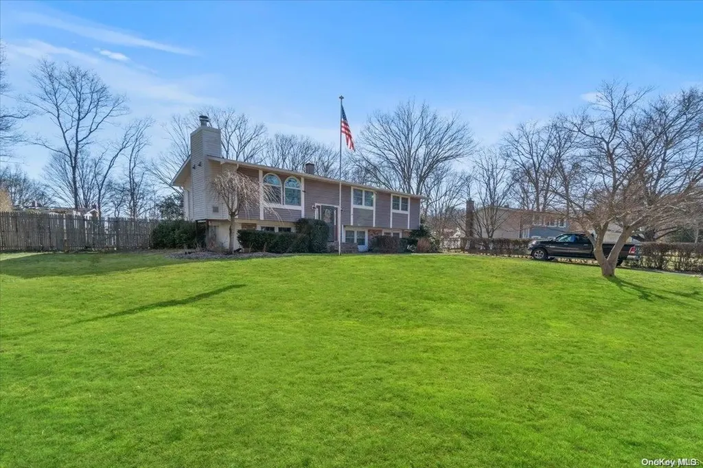 6 Mayflower Lane East Setauket NY 11733