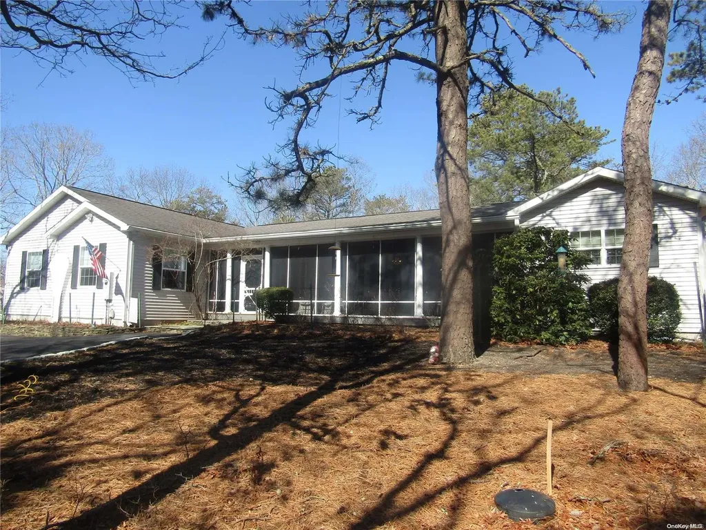 4 Hildreth Road Hampton Bays NY 11946