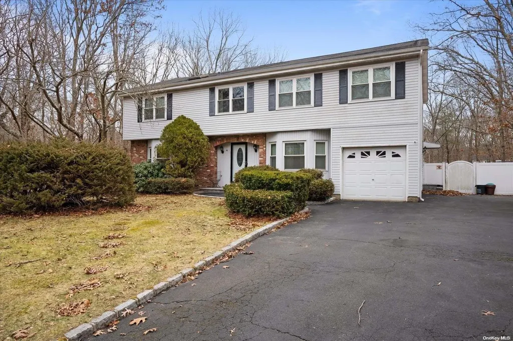 35 Florence Drive Manorville NY 11949