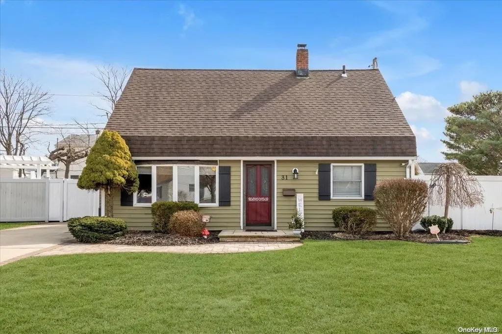 31 Pasture Lane Levittown NY 11756