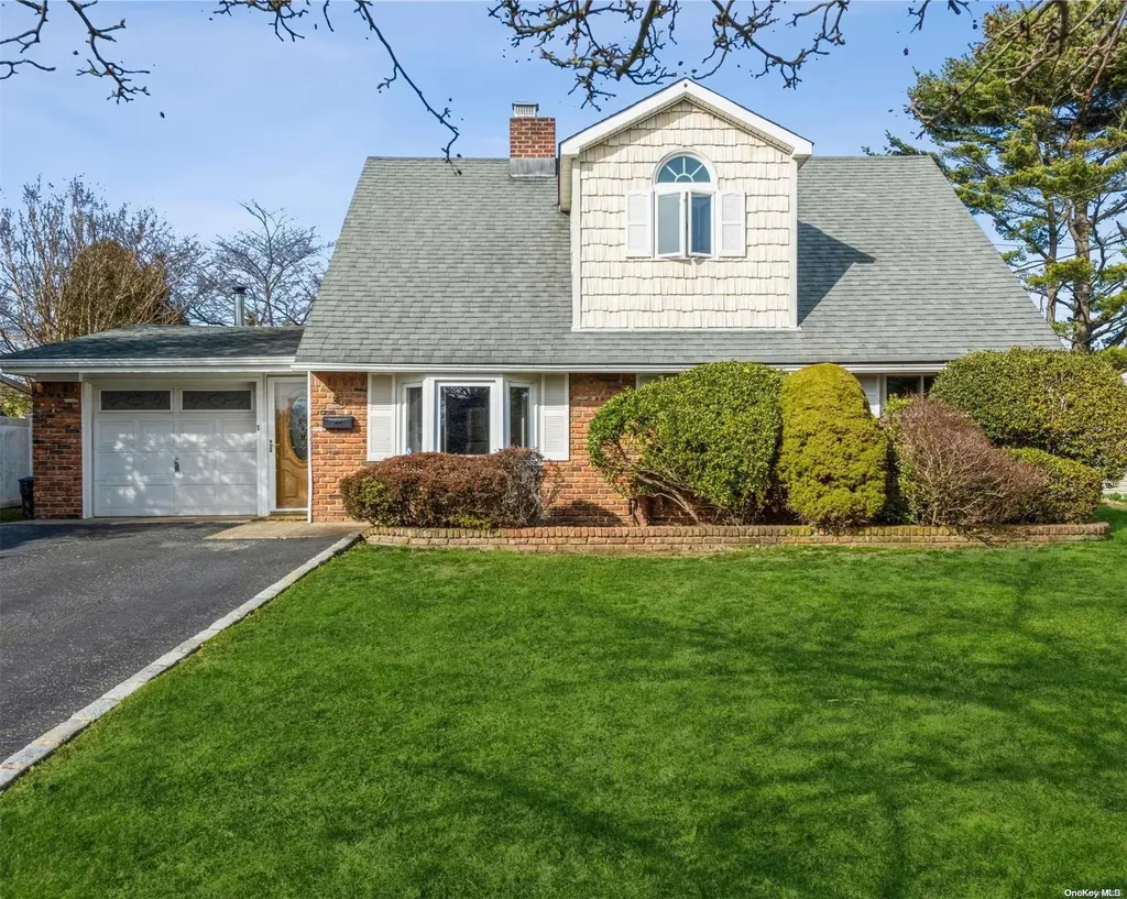 29 Grey Lane Levittown NY 11756