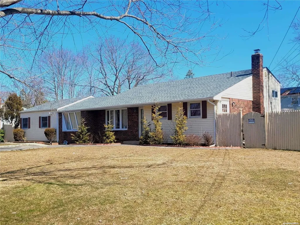 1553 Potter Boulevard Bay Shore NY 11706