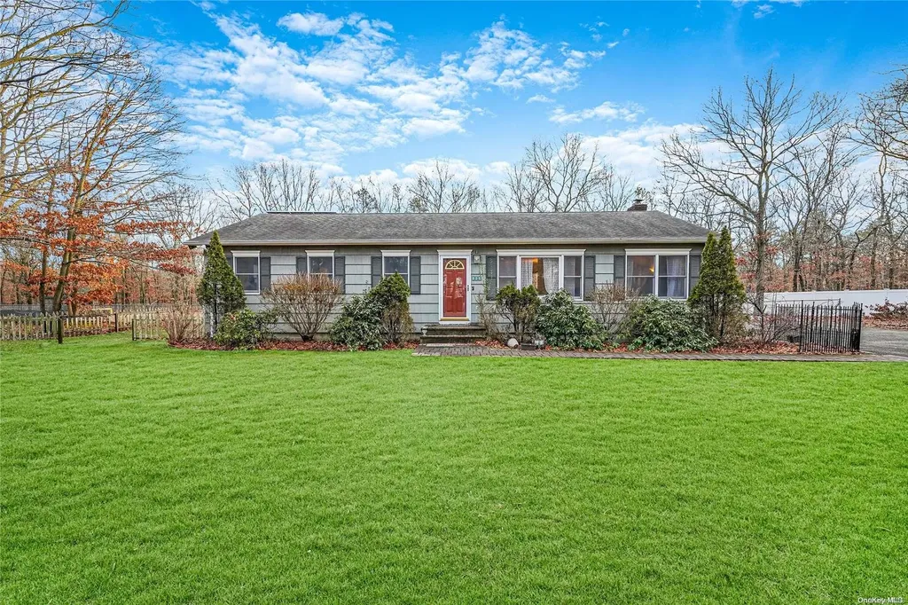 154 E Woodside Avenue Patchogue NY 11772