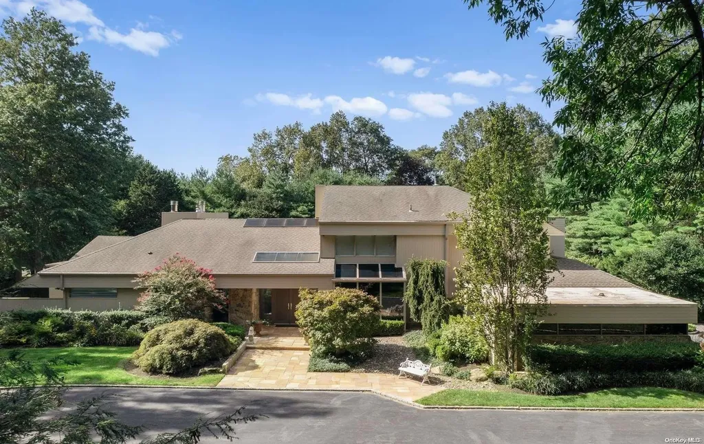 14 Pheasant Run Old Westbury NY 11568