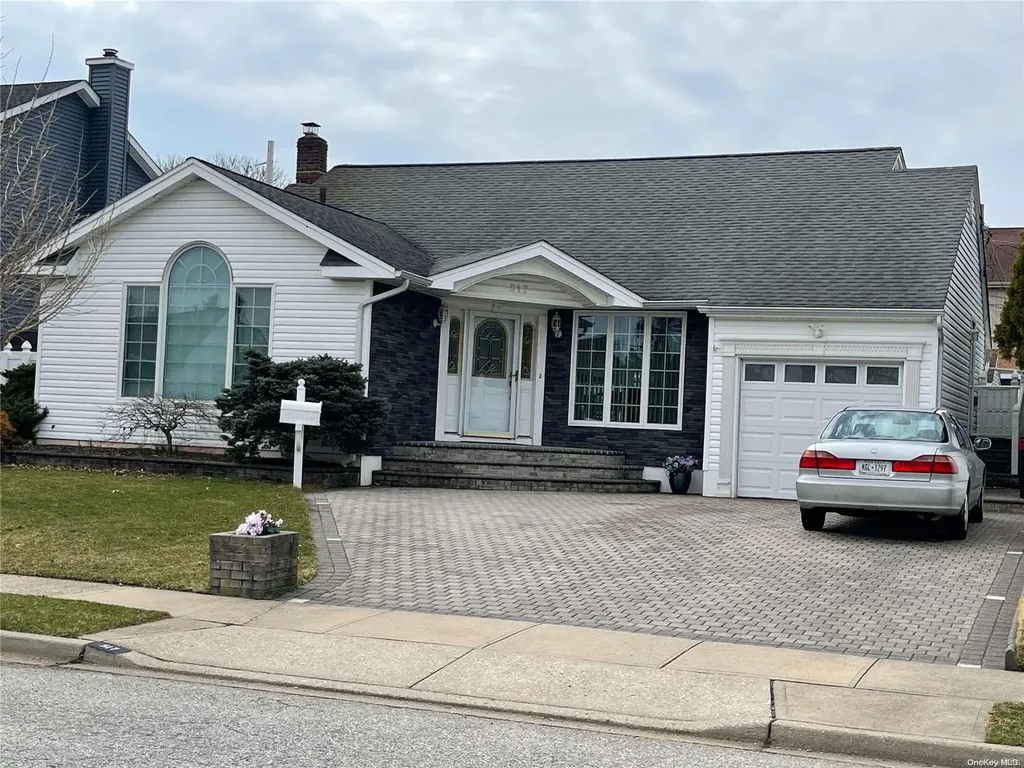 517 Lariat Lane Bethpage NY 11714