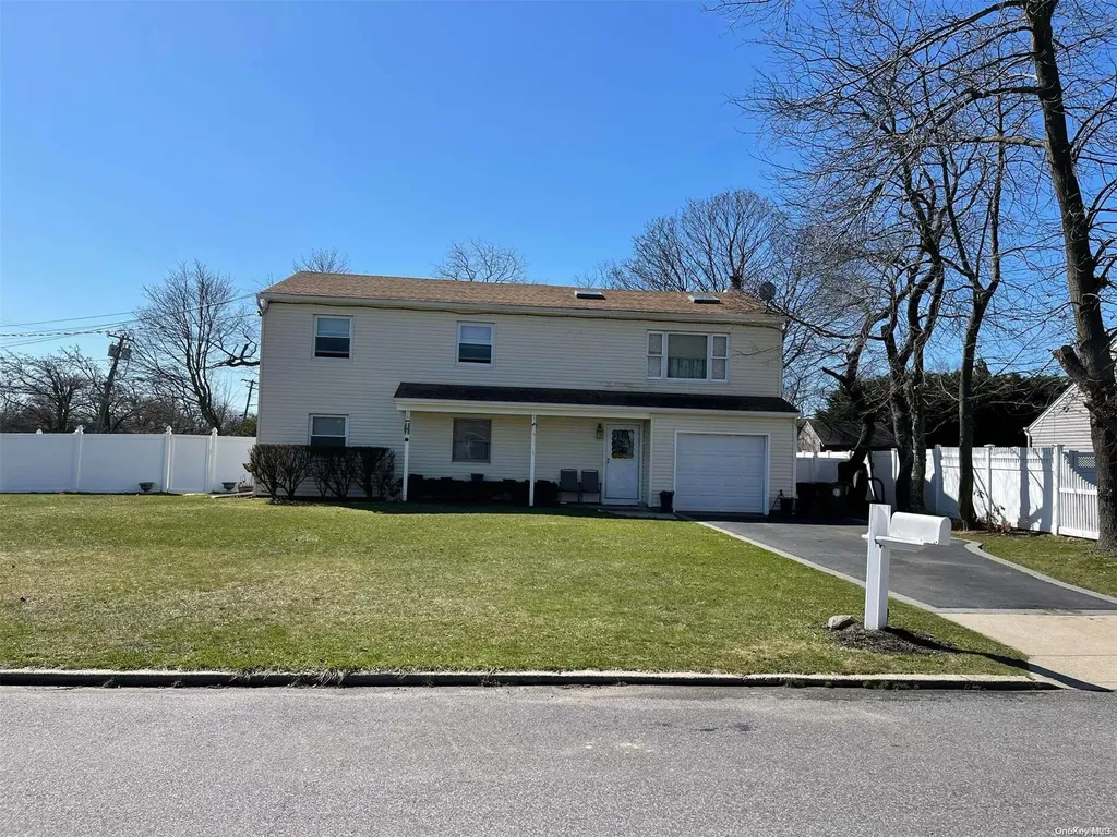 82 Ace Court West Islip NY 11795