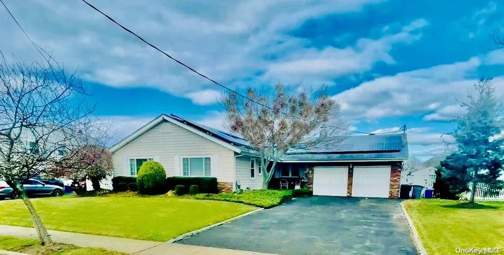 27 Fleets Point Drive West Babylon NY 11704