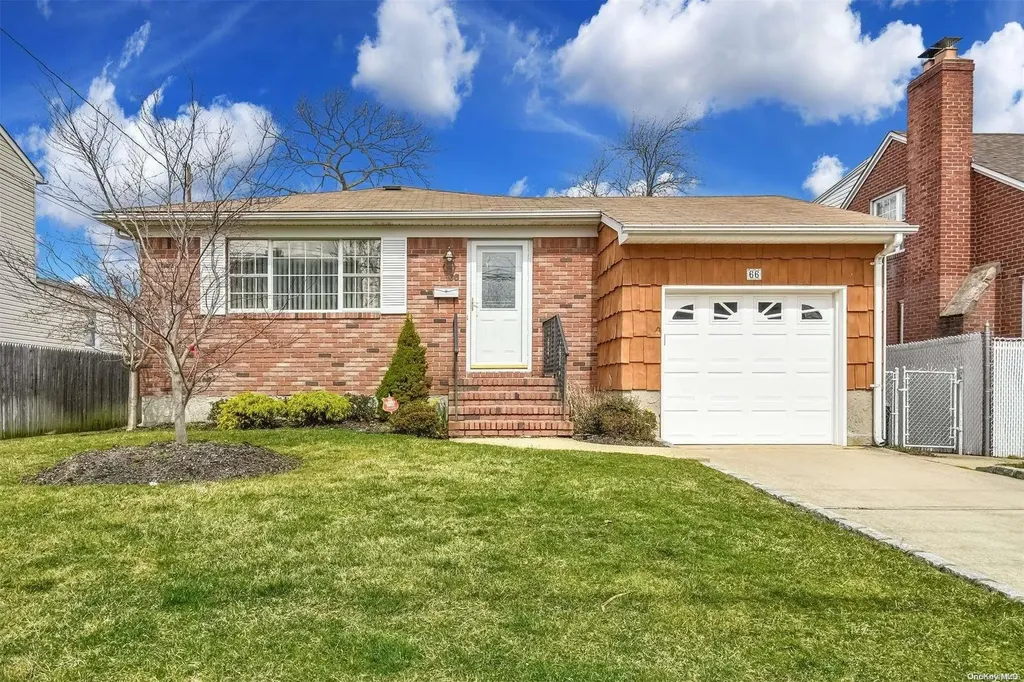 66 Bristol Street Lindenhurst NY 11757