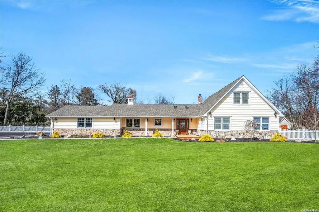 31 Terry Road Northport NY 11768