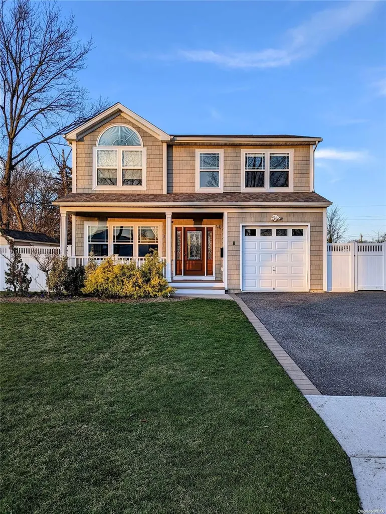 8 Joan Place West Babylon NY 11704