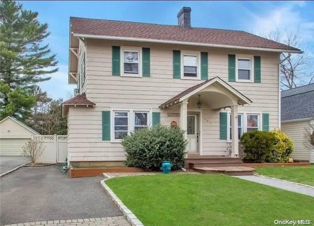 149 Manor Avenue Westbury NY 11590