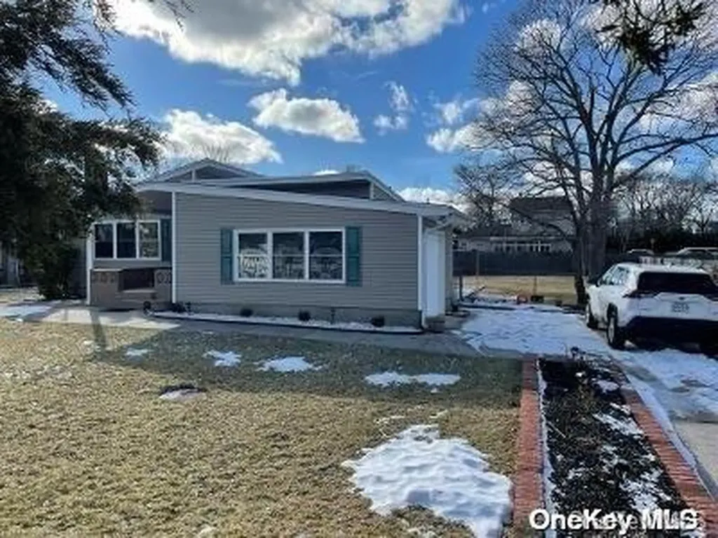 146 Adirondack Drive Selden NY 11784