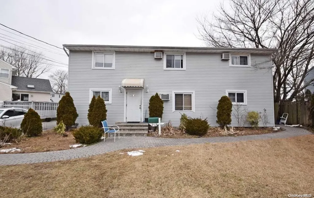 212 3rd Street Lindenhurst NY 11757