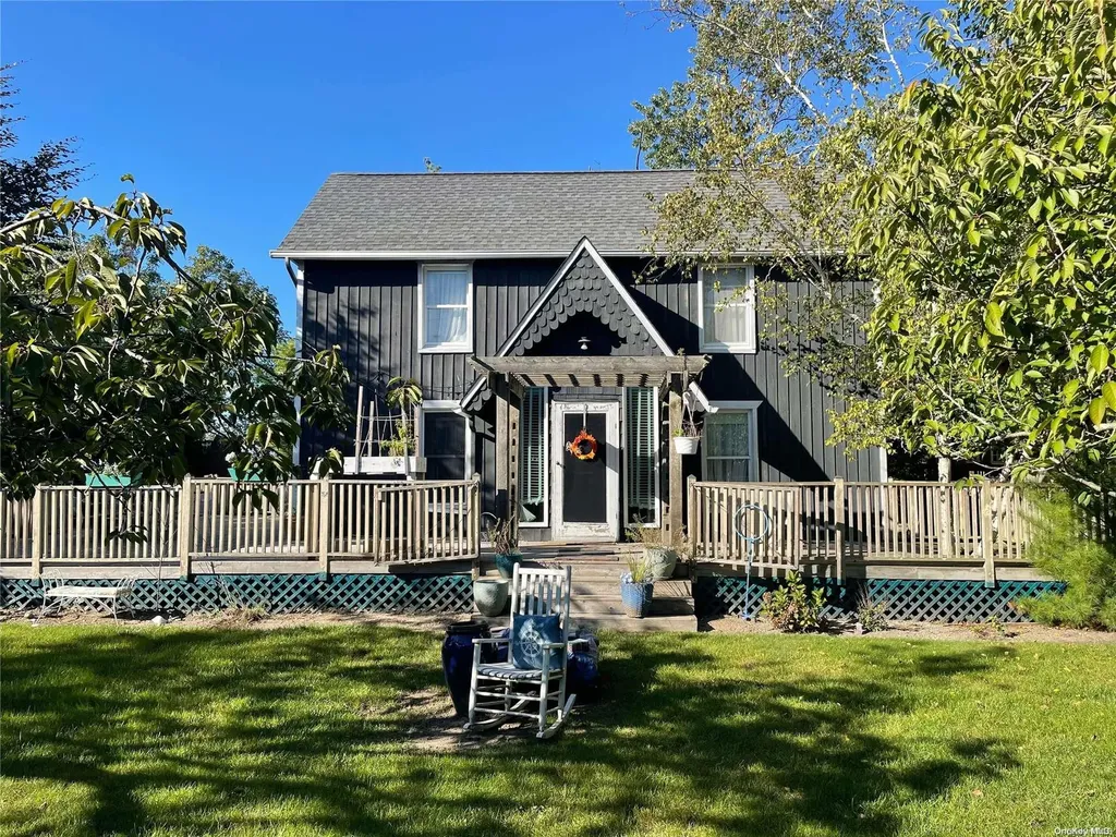 17 Homan Place Bay Shore NY 11706