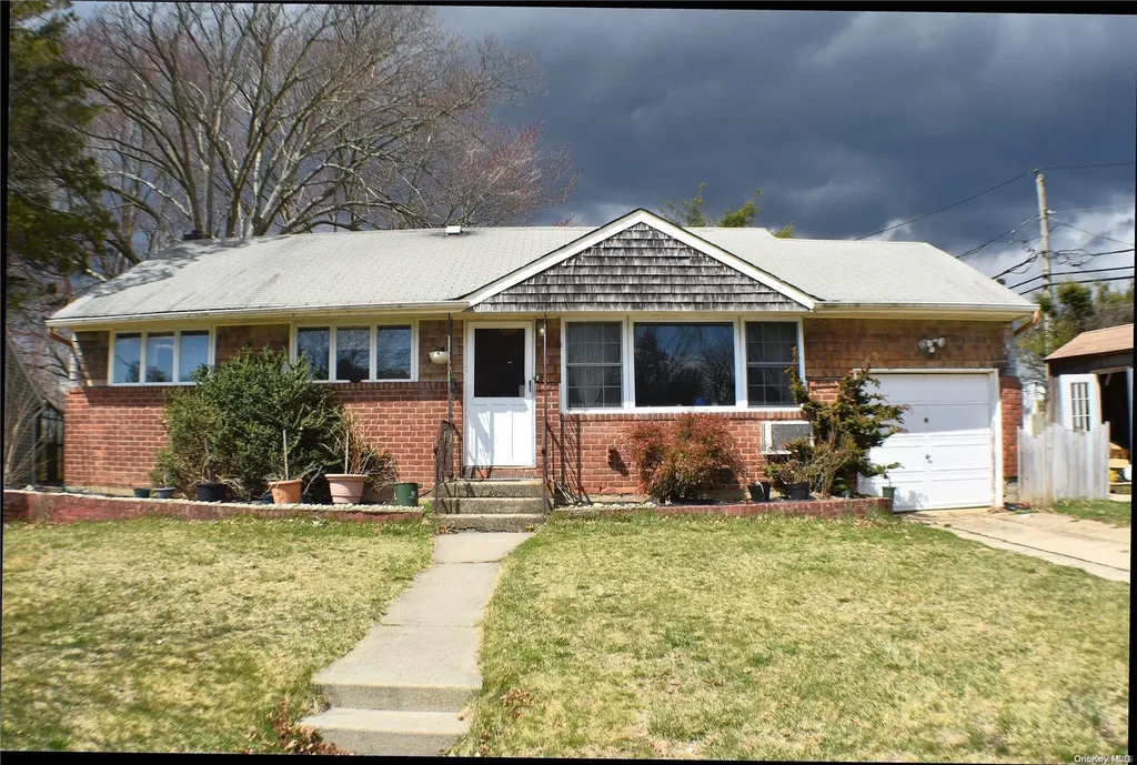 4 Haven Lane Old Bethpage NY 11804