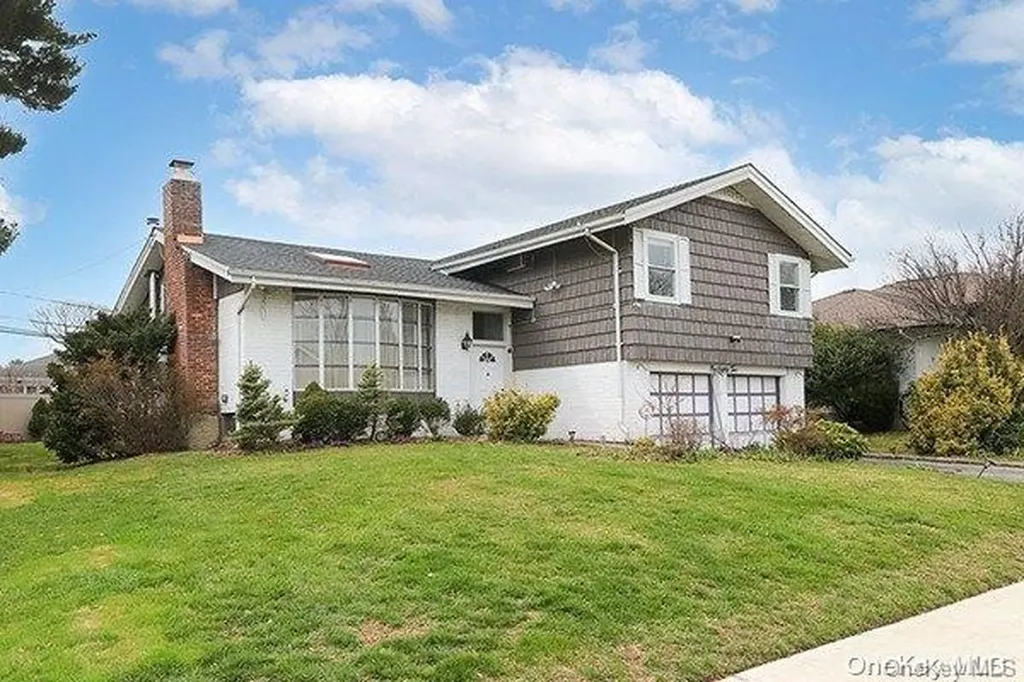 182 Maytime Drive Jericho NY 11753