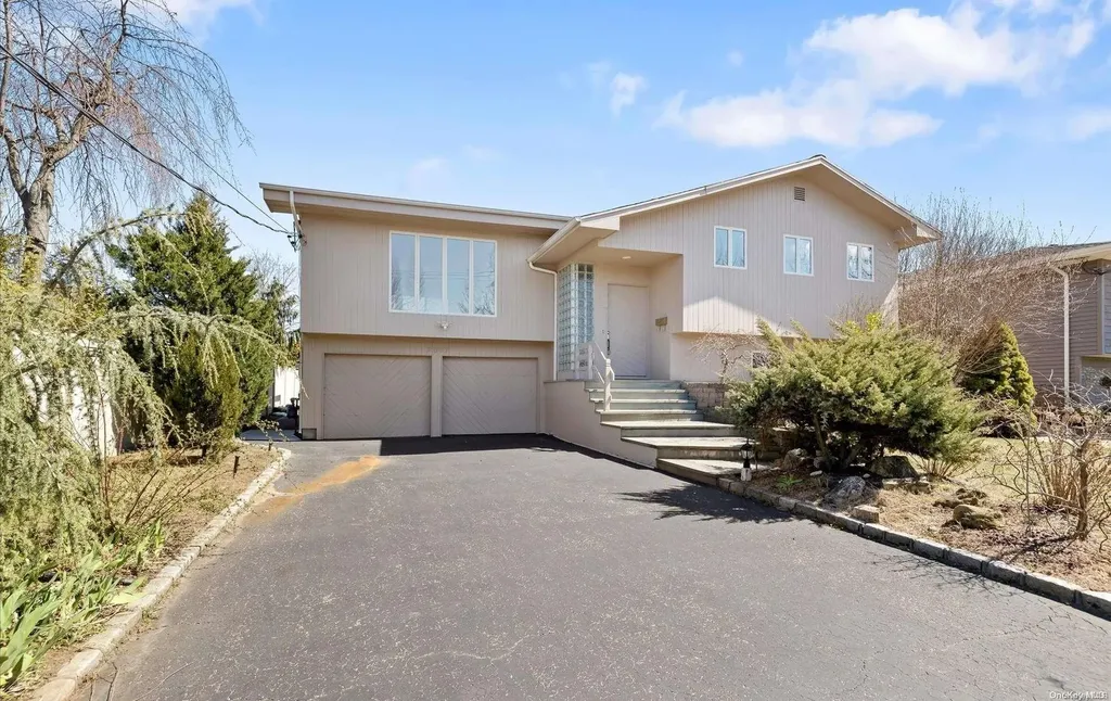 2897 Hewlett Avenue Merrick NY 11566