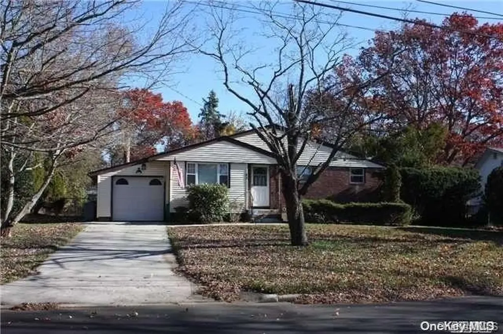 43 Indiana Avenue Bay Shore NY 11706