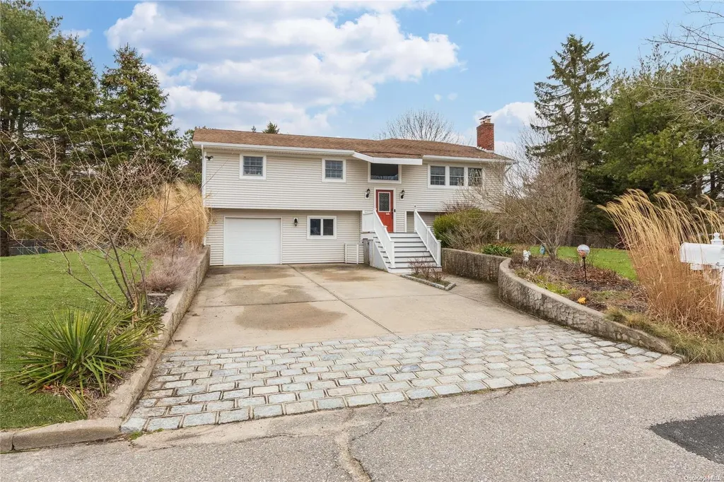 9 Harmony Street Manorville NY 11949