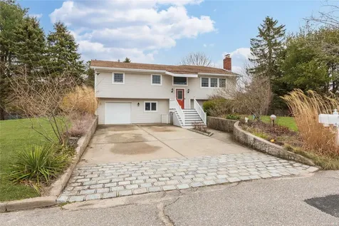 9 Harmony Street Manorville NY 11949