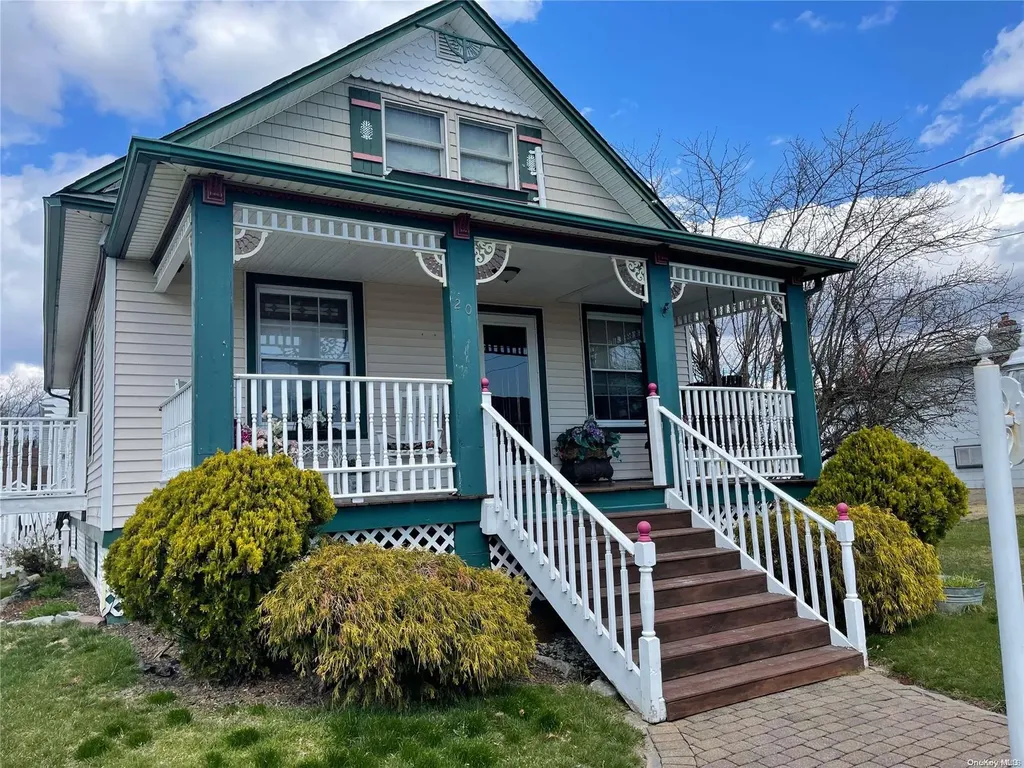 20 Plain Street Lindenhurst NY 11757