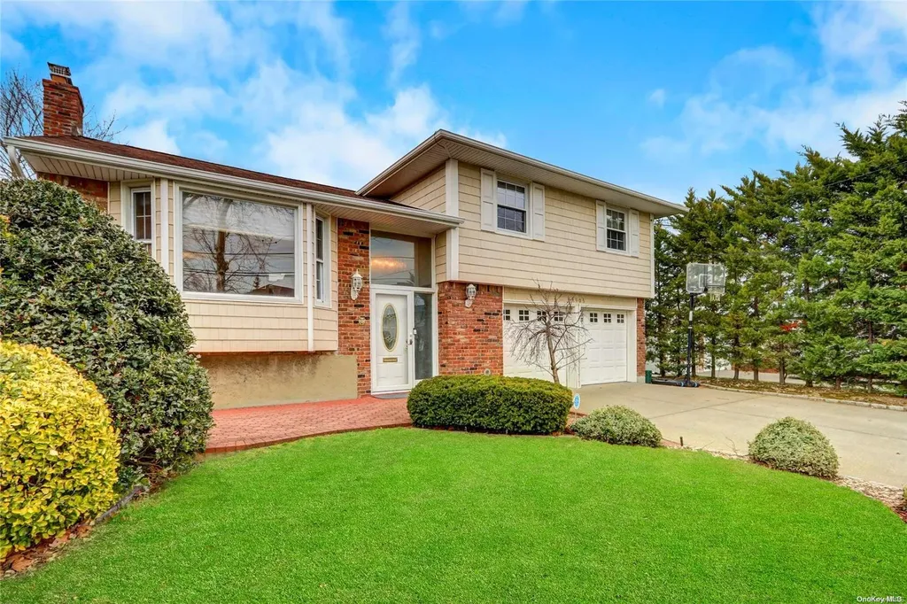1905 Edward Lane Merrick NY 11566
