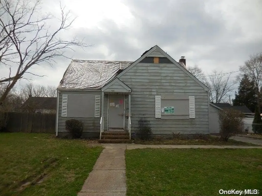 104 Everett Street Patchogue NY 11772