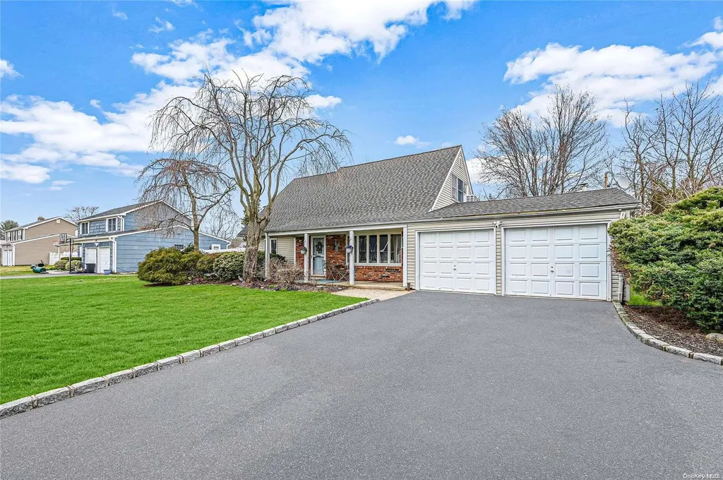 11 Olympia Lane Stony Brook NY 11790