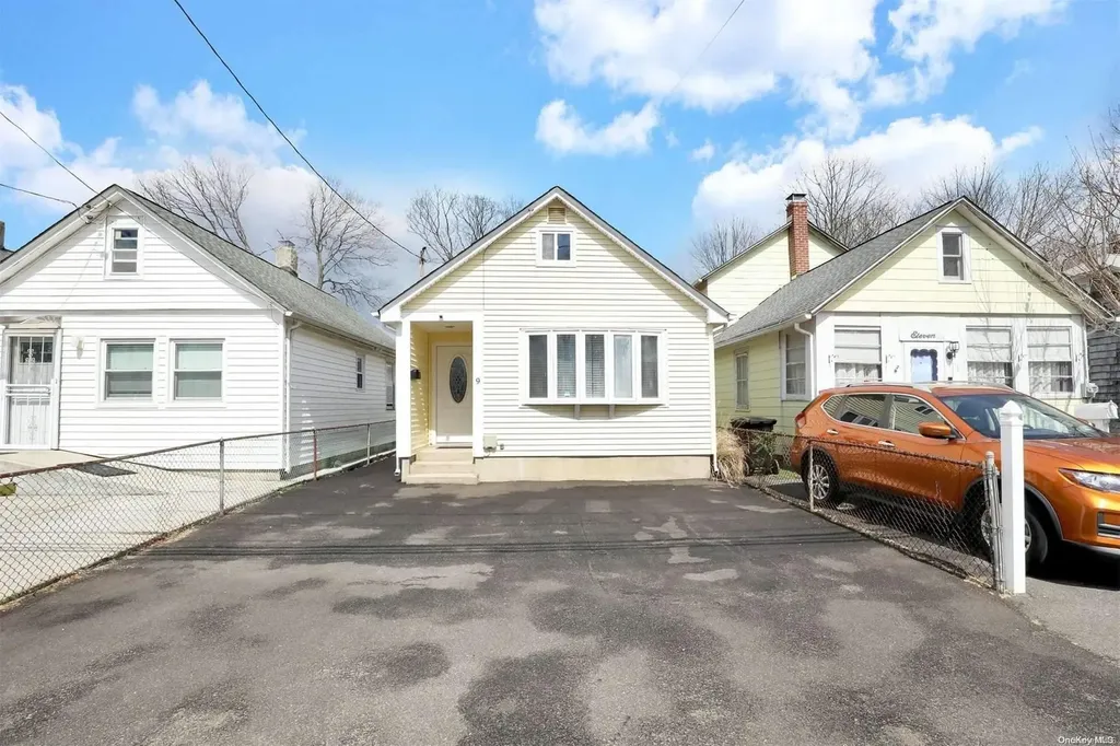 9 Lockwood Road Bay Shore NY 11706