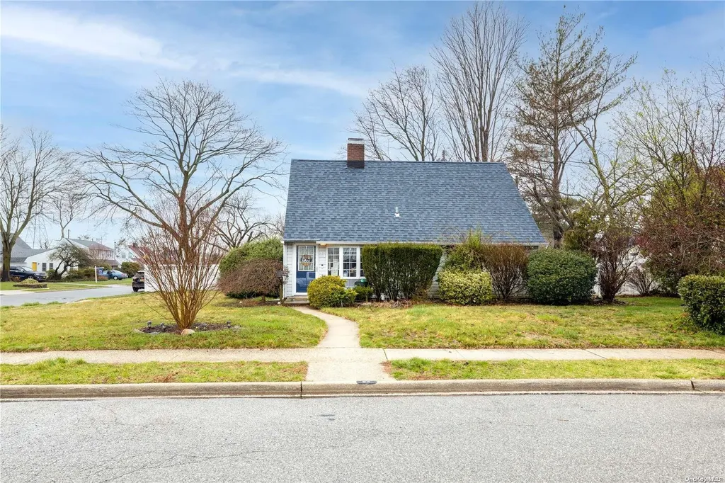 24 Mercury Lane Levittown NY 11756