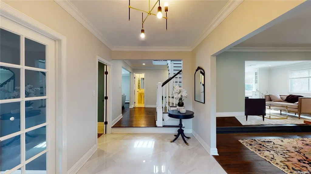 16 E Dosoris Lane Dix Hills NY 11746