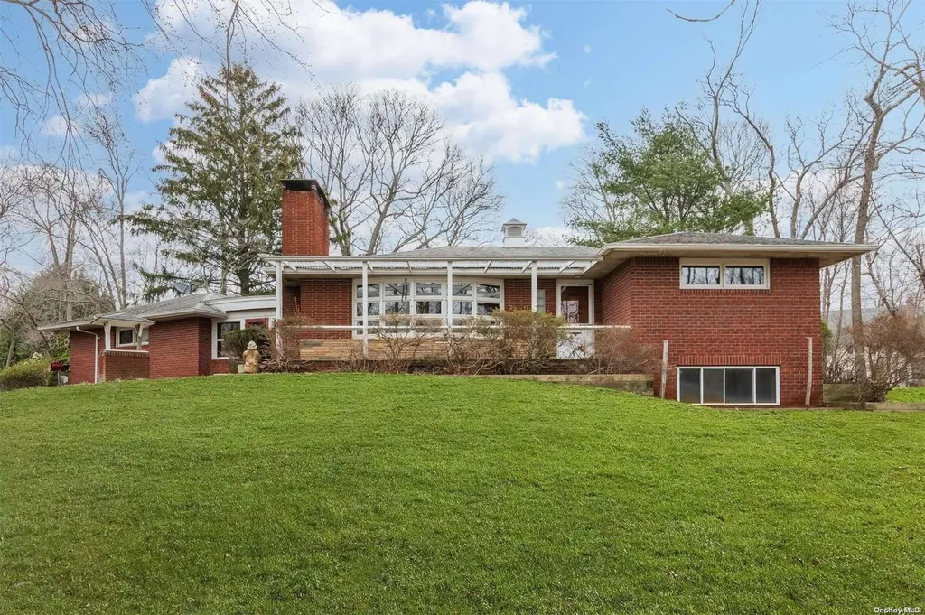 5 Cedar Drive Stony Brook NY 11790