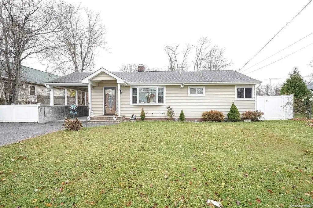 9 Brook Avenue Bay Shore NY 11706