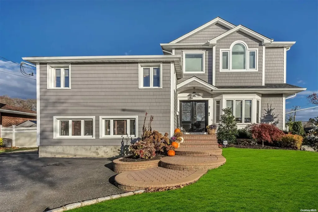 2 Gull Place Massapequa NY 11758