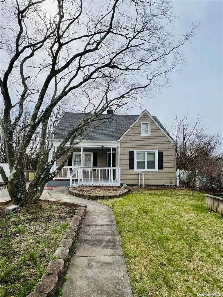 29 2nd Avenue Central Islip NY 11722