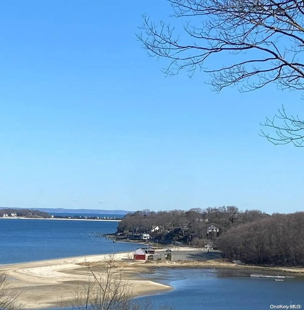 135 Taft Crescent Centerport NY 11721