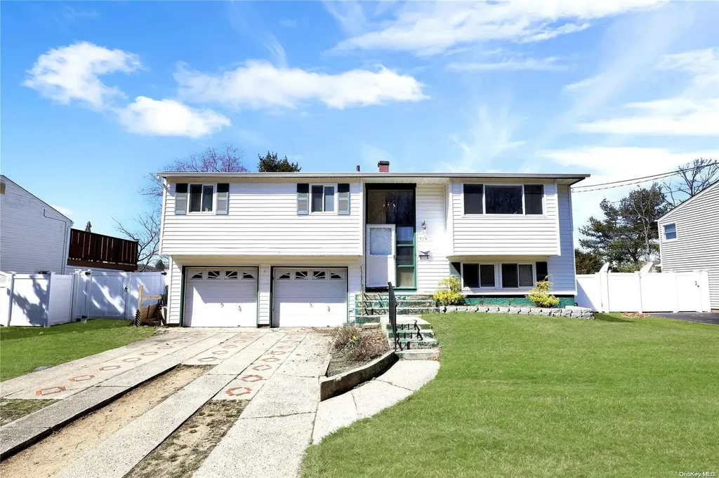 724 Pat Drive West Islip NY 11795
