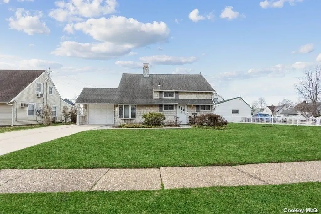 33 Timber Lane Levittown NY 11756