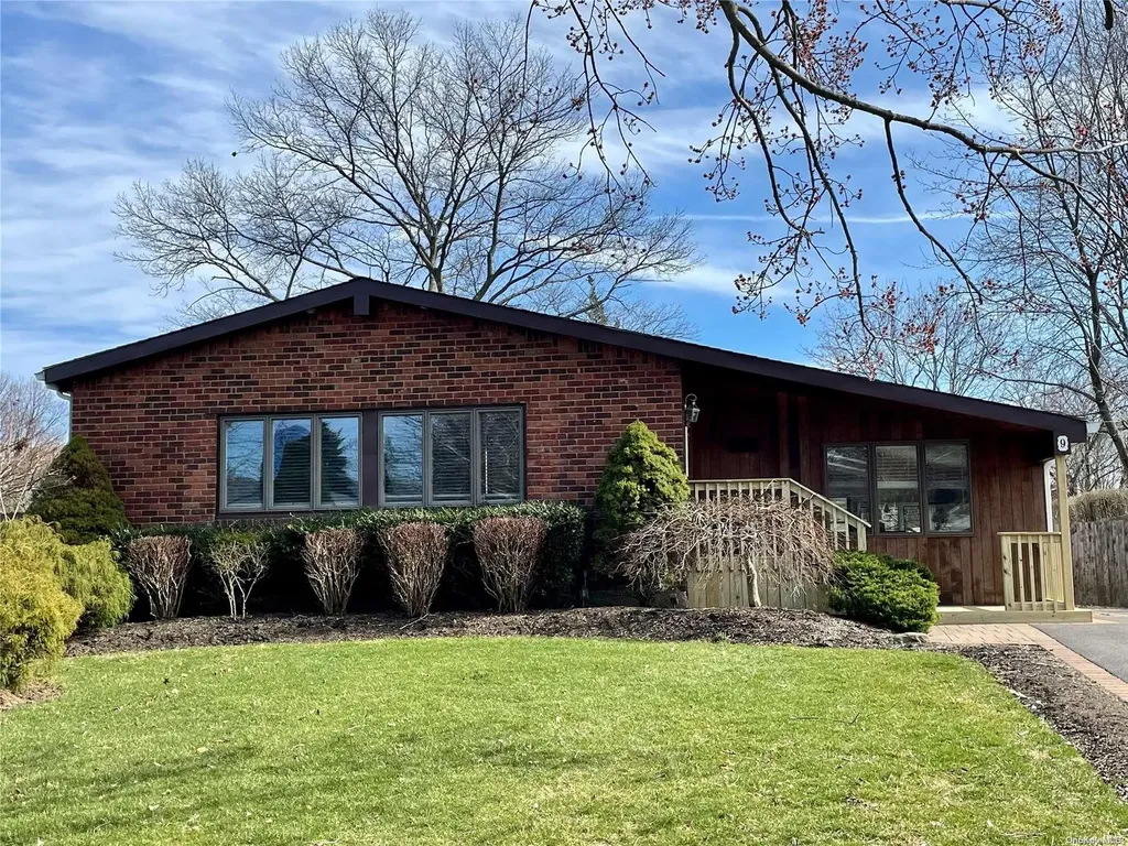 9 Penn Drive Smithtown NY 11787
