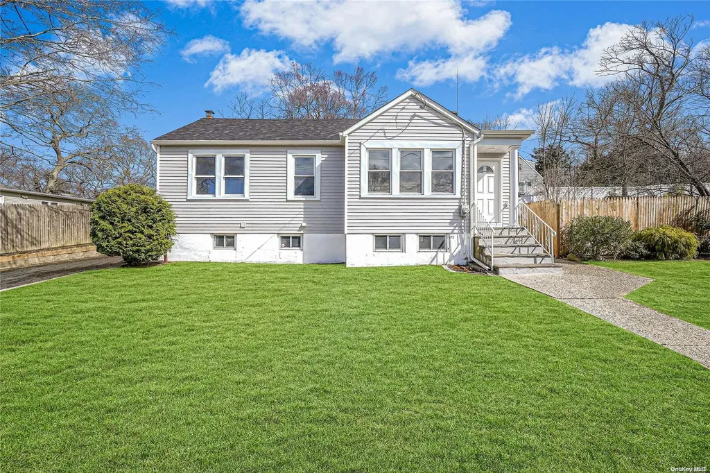 33 Dandelion Road Rocky Point NY 11778