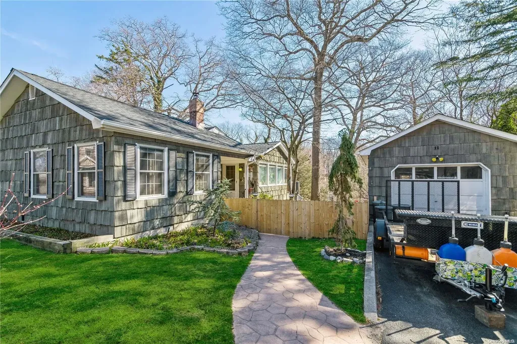 11 Ridge Lane Miller Place NY 11764