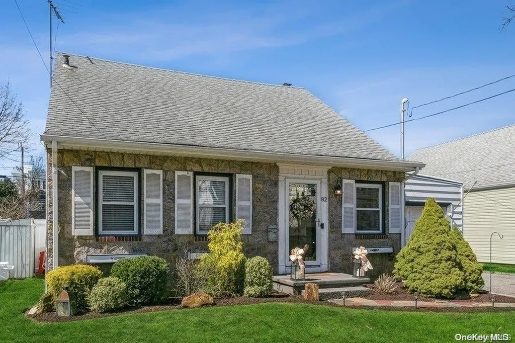 82 Amherst Road Valley Stream NY 11581