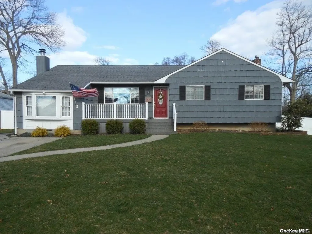 9 Stellenwerf Avenue East Islip NY 11730