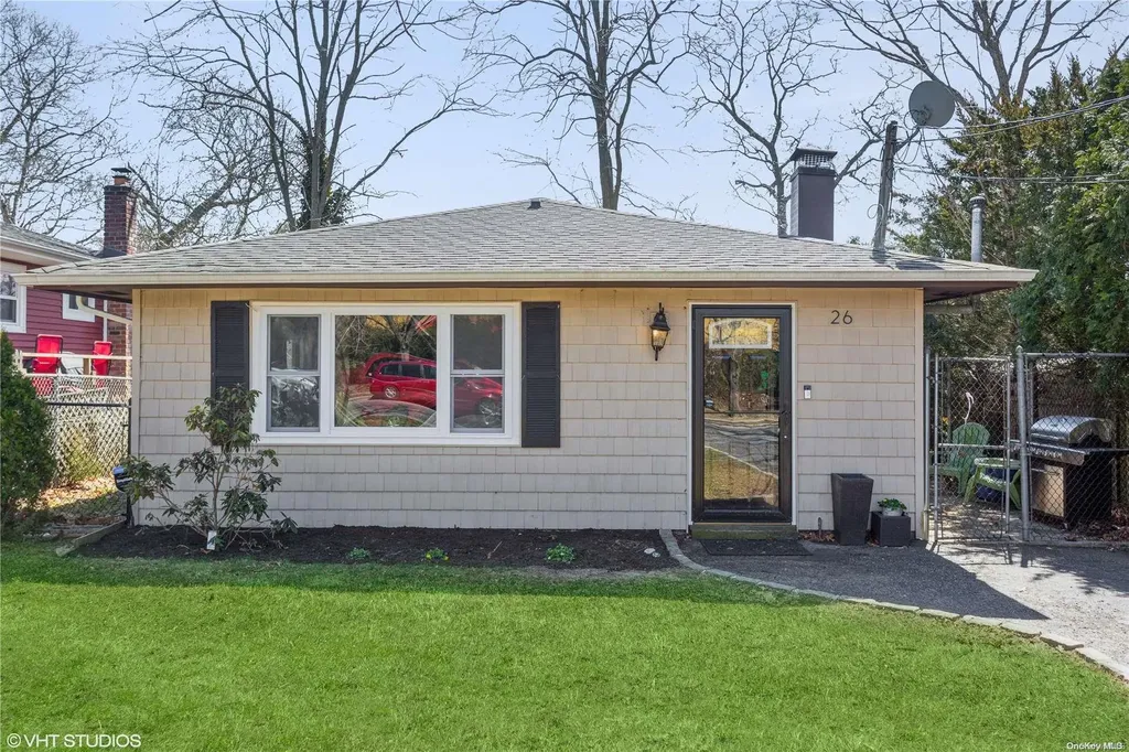 26 Carlton Avenue Mastic NY 11950