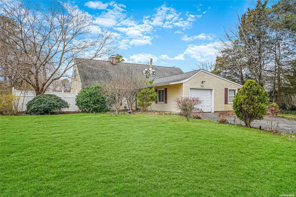 104 Split Cedar Drive Islandia NY 11749