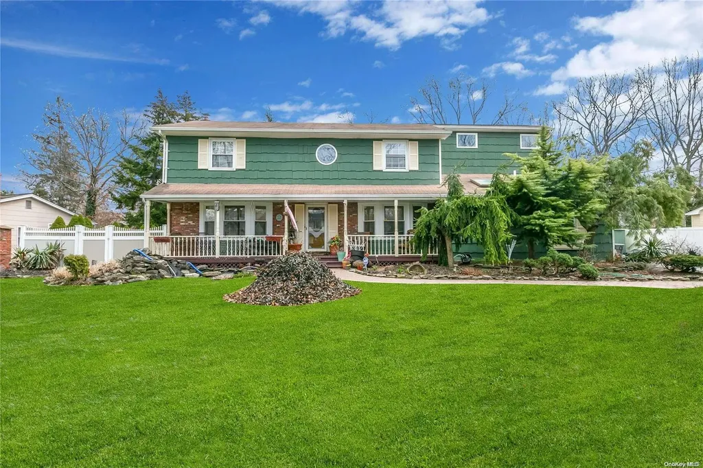 9 Pinecone Lane Commack NY 11725