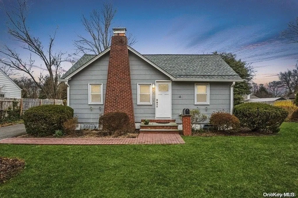 9 Roosevelt Boulevard East Patchogue NY 11772
